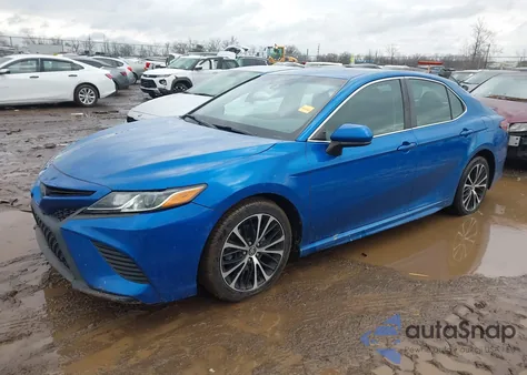 2018 Toyota Camry Se z USA, uszkodzony, nr VIN 4T1B11HK7JU095132